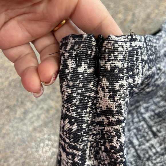 Joie skirt, size small - Picture 6 of 8